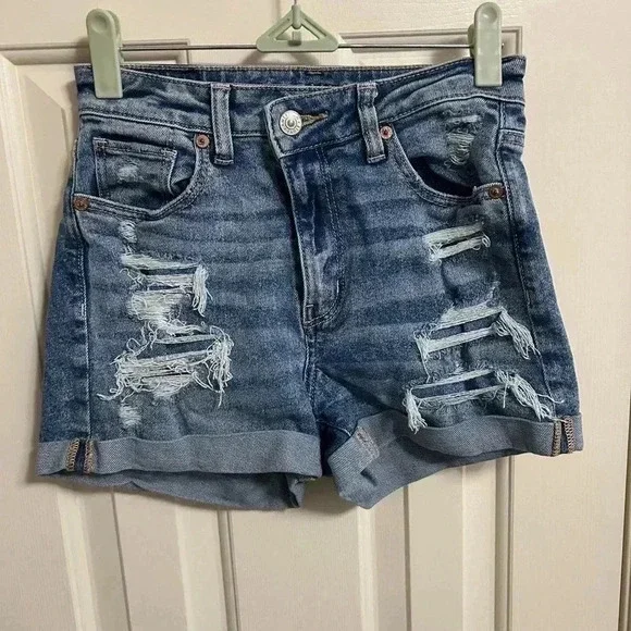 3/$30 American Eagle Mom Jean Shorts Medium Wash 90s Grunge Size 0 - Picture 2 of 7